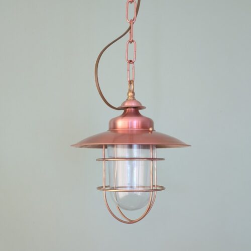 Stal- en boerderijlampen hangend aan ketting