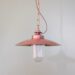 Stal- en boerderijlampen hangend aan ketting