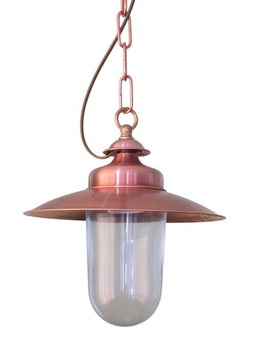 Stal- en boerderijlampen hangend aan ketting